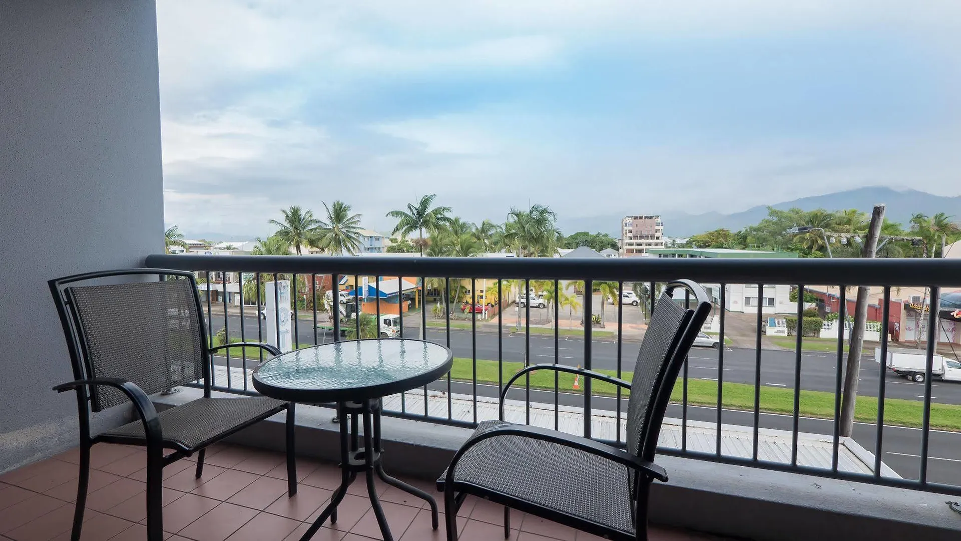 Sunshine Tower Hotel Cairns 4*,  Australien